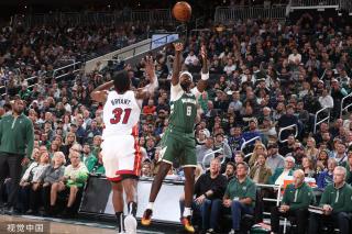 作为两届总 作为两届总